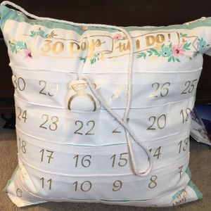 👰🏼Wedding countdown pillow